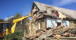 Промышленный демонтаж пристроек к дому в Ярцево | Цены от 564 руб. за м2
