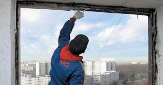 Демонтаж остекления балкона в Ярцево - цена от 564 руб. - Сварной-Рцв