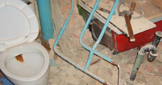 Профессиональный демонтаж перегородки ванной и туалета в Ярцево - от 564 рублей